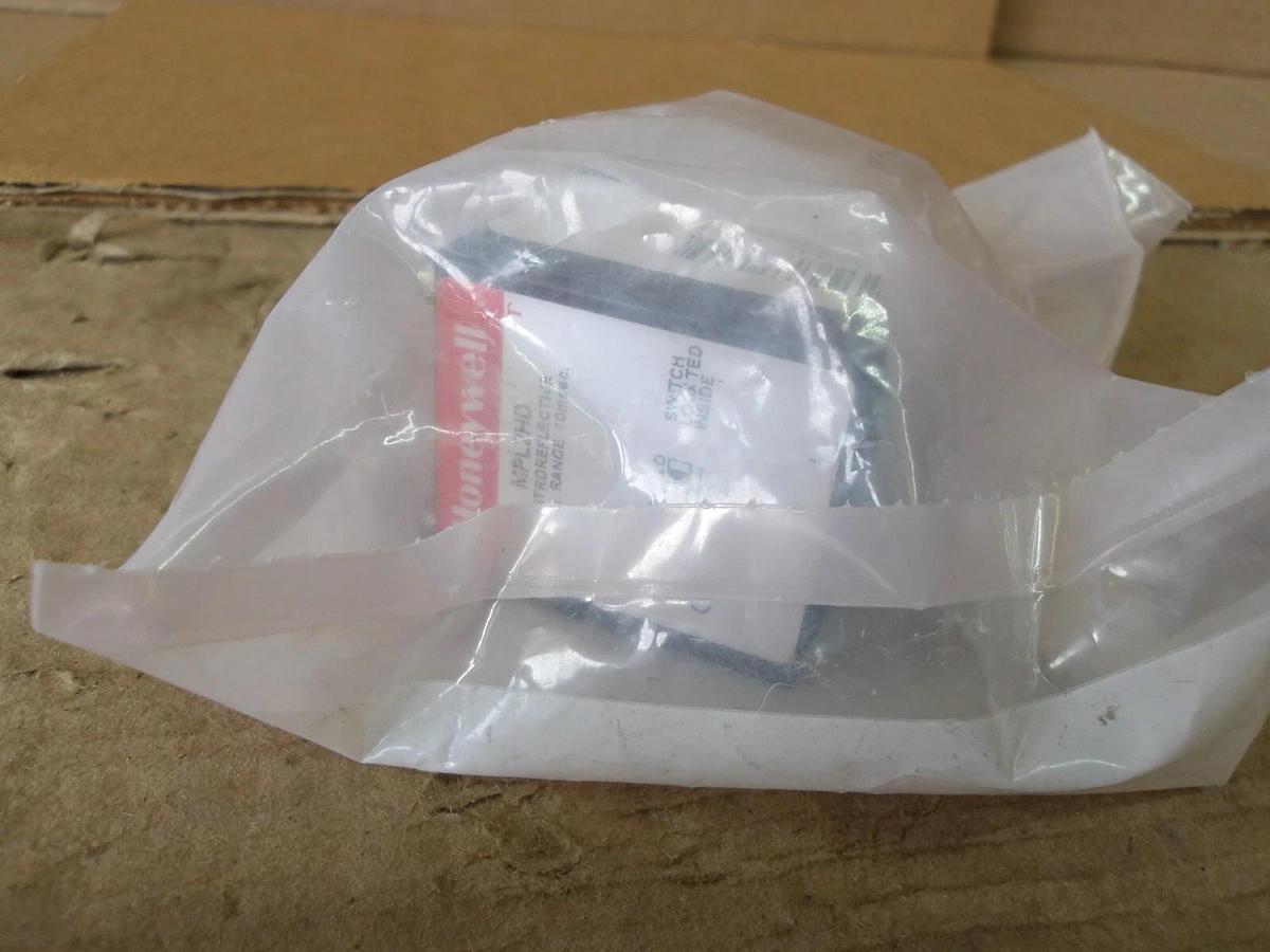 Used HONEYWELL MPL2HD RETROREFLECTIVE PHOTO SWITCH, #9131043G NEW