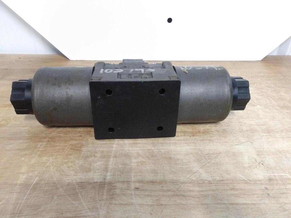 Used NACHI SS-003-C6-R-D2-21 HYDRAULIC DIRECTIONAL CONTROL VALVE, #33945G NEW