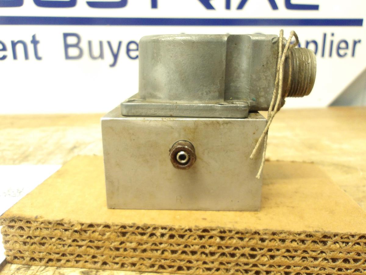 Used MOOG 77-519 SERVO VALVE, #831230G (PARTS ONLY)