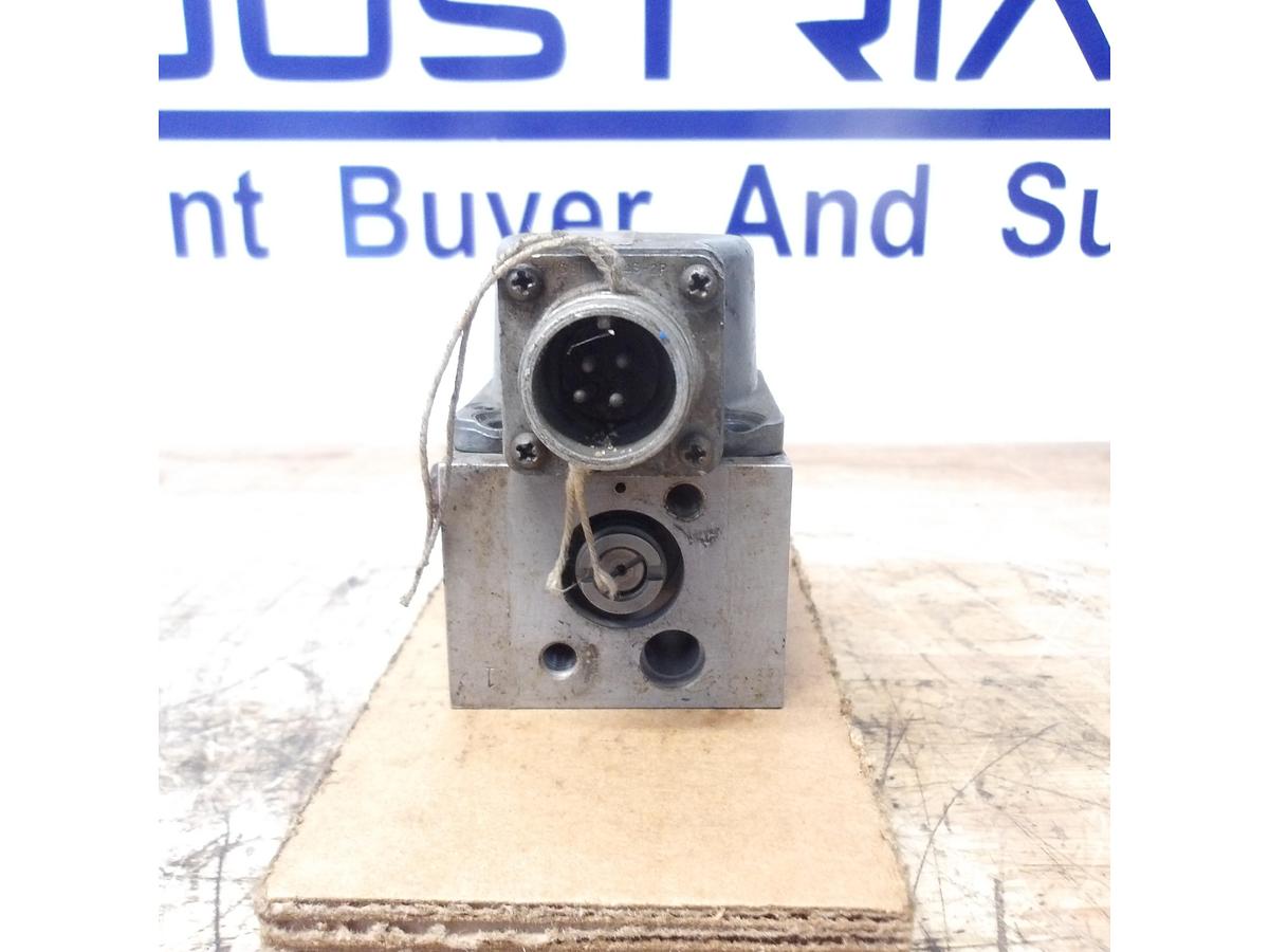 Used MOOG 77-519 SERVO VALVE, #831230G (PARTS ONLY)