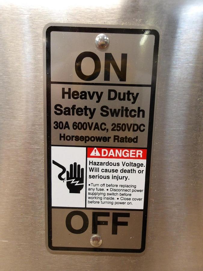 Used SIEMENS 30 AMP S/S SAFETY SWITCH 600/250 V, #716131G NEW
