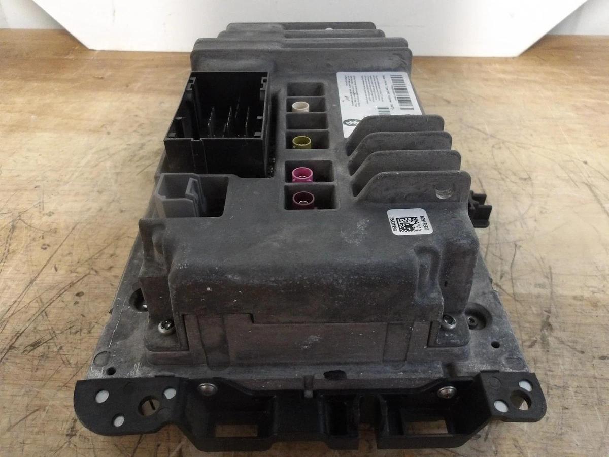 Used HARMAN VP4NA JEEP RADIO CMC, #926916G USED (AS IS)