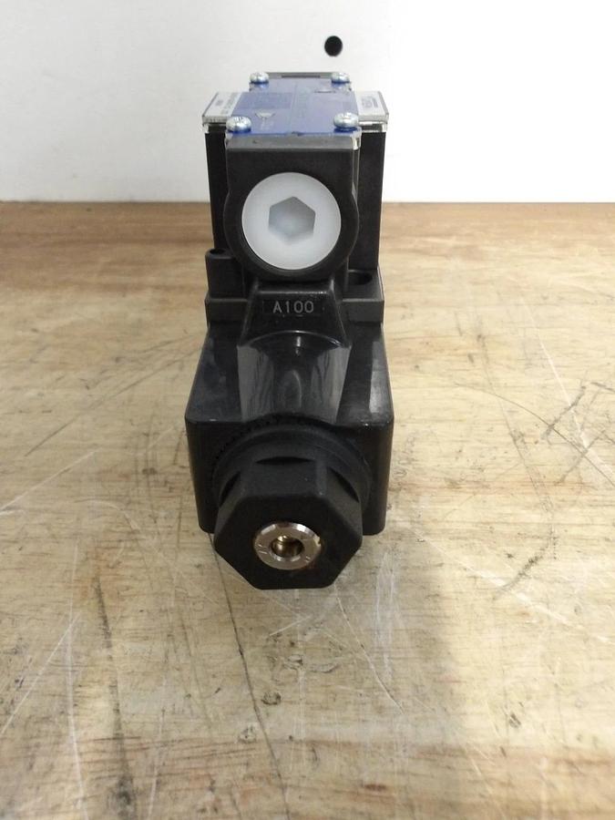 Used YUKEN DSG-01-3C4-A100-7090 HYDRAULIC DIRECTIONAL VALVE, #66230G NEW