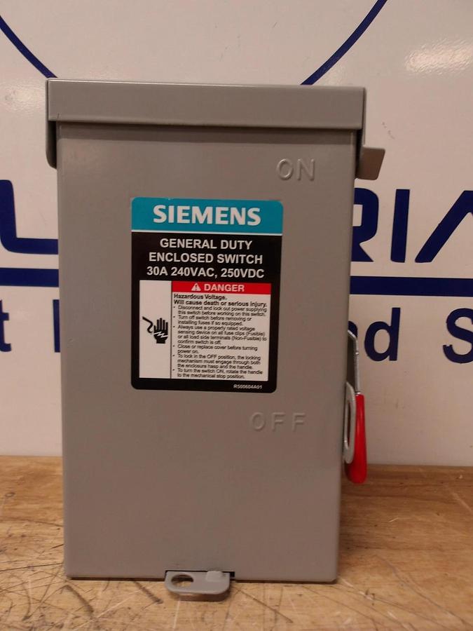 Used SIEMENS 30 AMP ENCLOSED SWITCH, 240AC-250DC V, #512940G NEW