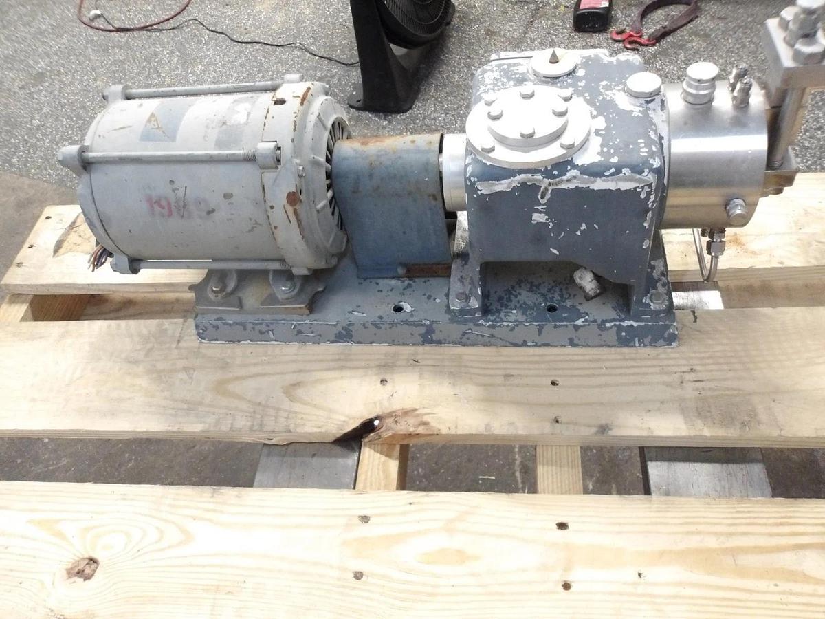 Used WHITEY 8MM FEED PUMP W/ MOTOR, RATIO 7-1/2:1, #101236G USED