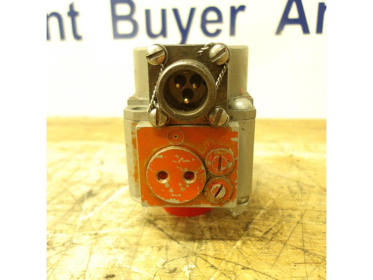 Used CADILLAC GAGE CO. FC26-397A SERVO VALVE, #91130G USED
