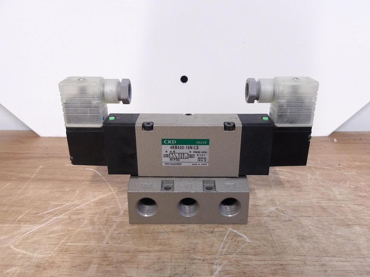 Used CKD 4KB420-10N-LS PNEUMATIC SOLENOID VALVE, #371248G NEW