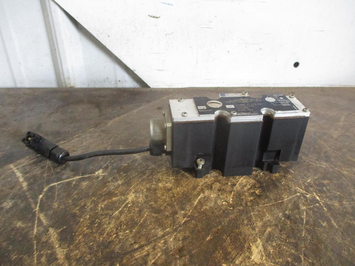 Used REXROTH R900924607 DIRECT-OPERATED PROPORTIONAL DIRECTIONAL VALVE