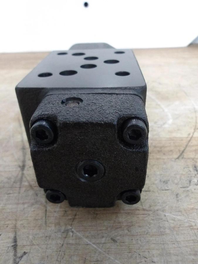 Used NACHI OG-G03-BC-J51 HYDRAULIC MODULAR VALVE, #66157G NEW