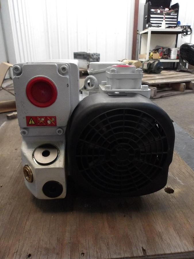 Used LEYBOLD SOGEVAC S170852 VACUUM PUMP, 2HP, 230/460 V, 1720 RPM, #722340G NEW