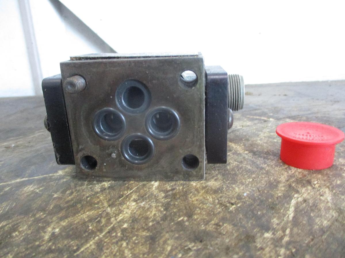 Used DYNAMIC MODEL 10 SERVO VALVE