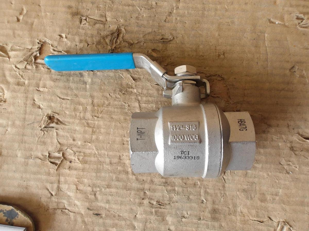 Used PINACLE 1-1/2" S/S BALL VALVE, #813810G NEW