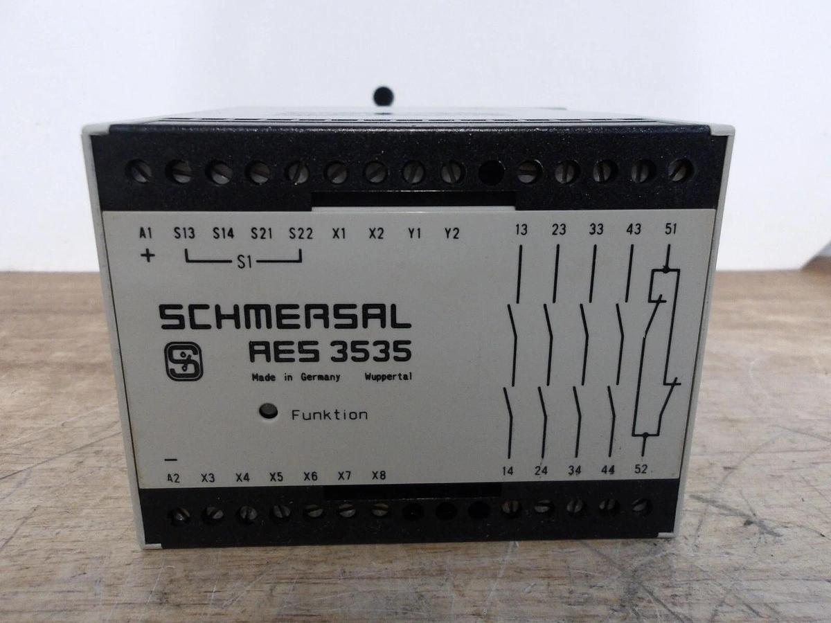 SCHMERSAL AES-3535 SAFETY CONTROLLER 24 VDC, #57158G NIB