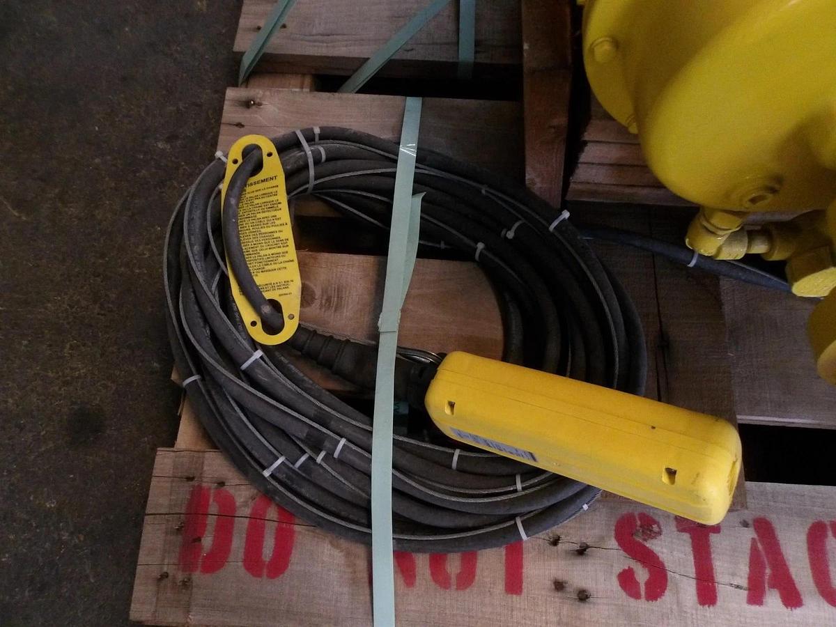 Used YALE 1/2 TON CABLE HOISET W/ TROLLE BEW1-17PT1462, #113152GJW NEW