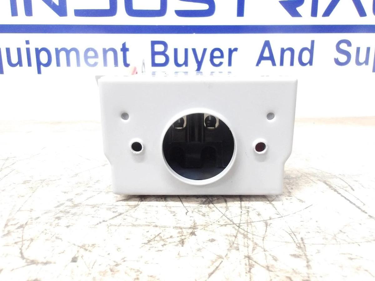 Used SIEMENS 30 AMP ENCLOSED SWITCH 240VAC/250VDC, #771003G NEW