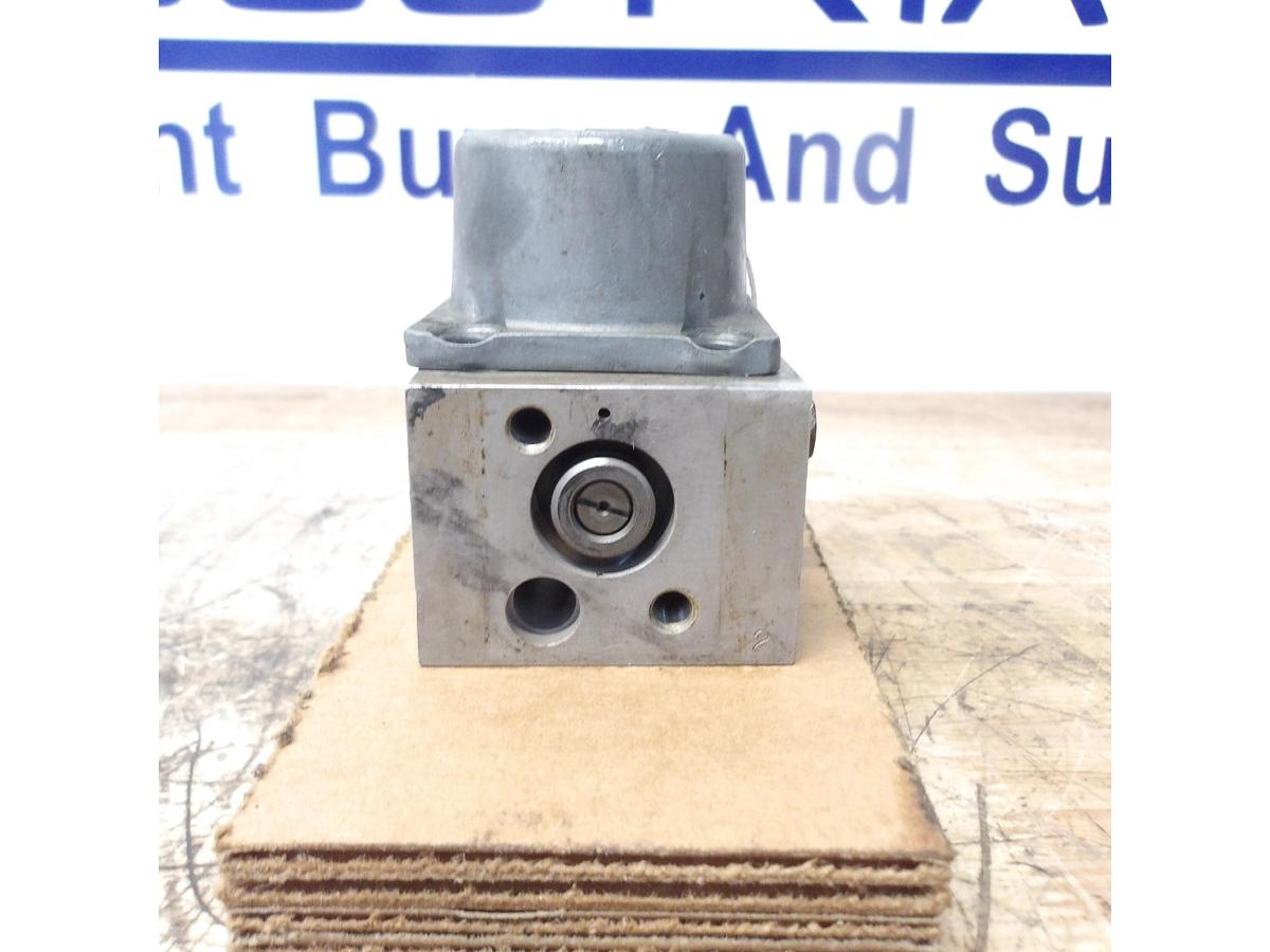 Used MOOG 77-519 SERVO VALVE, #831230G (PARTS ONLY)