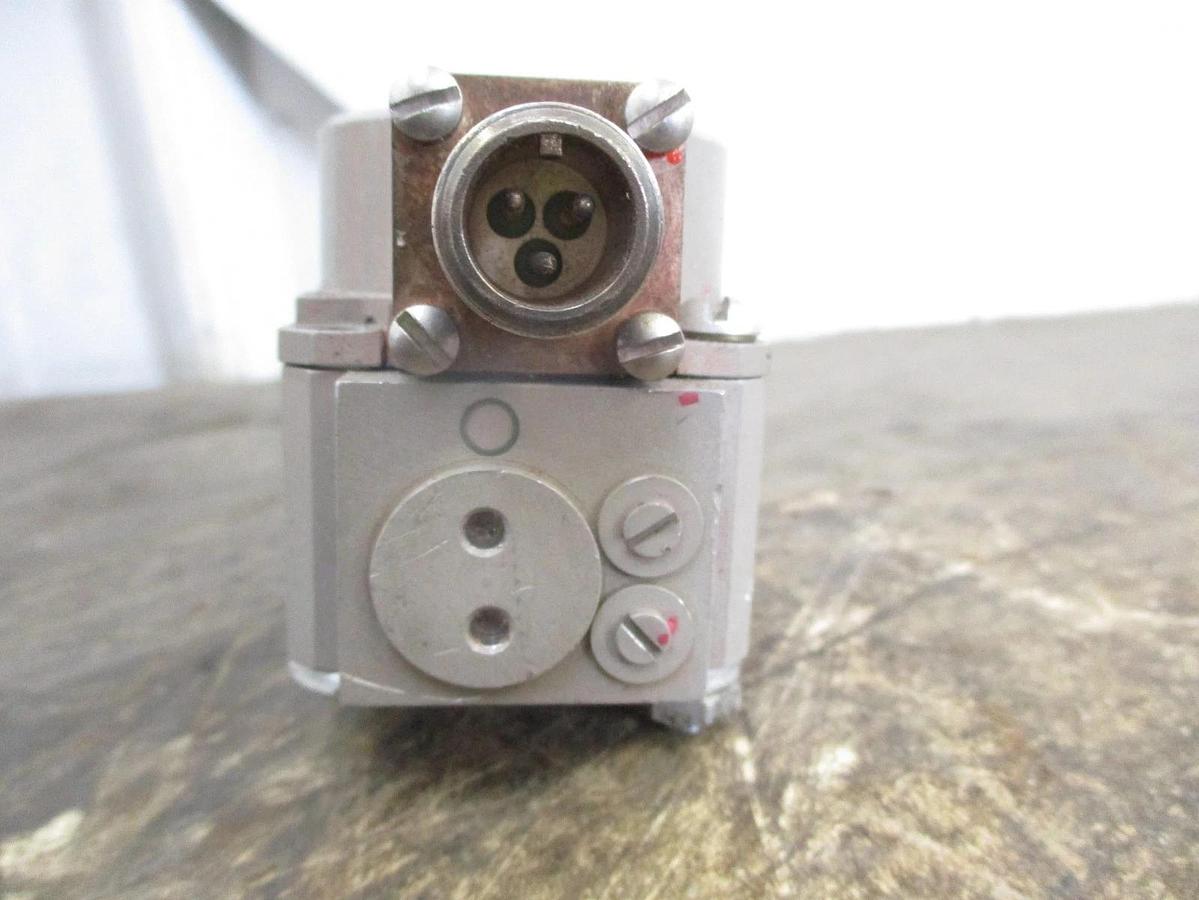 Used CADILLAC GAGE FC26-397A SERVO VALVE, #827216J USED