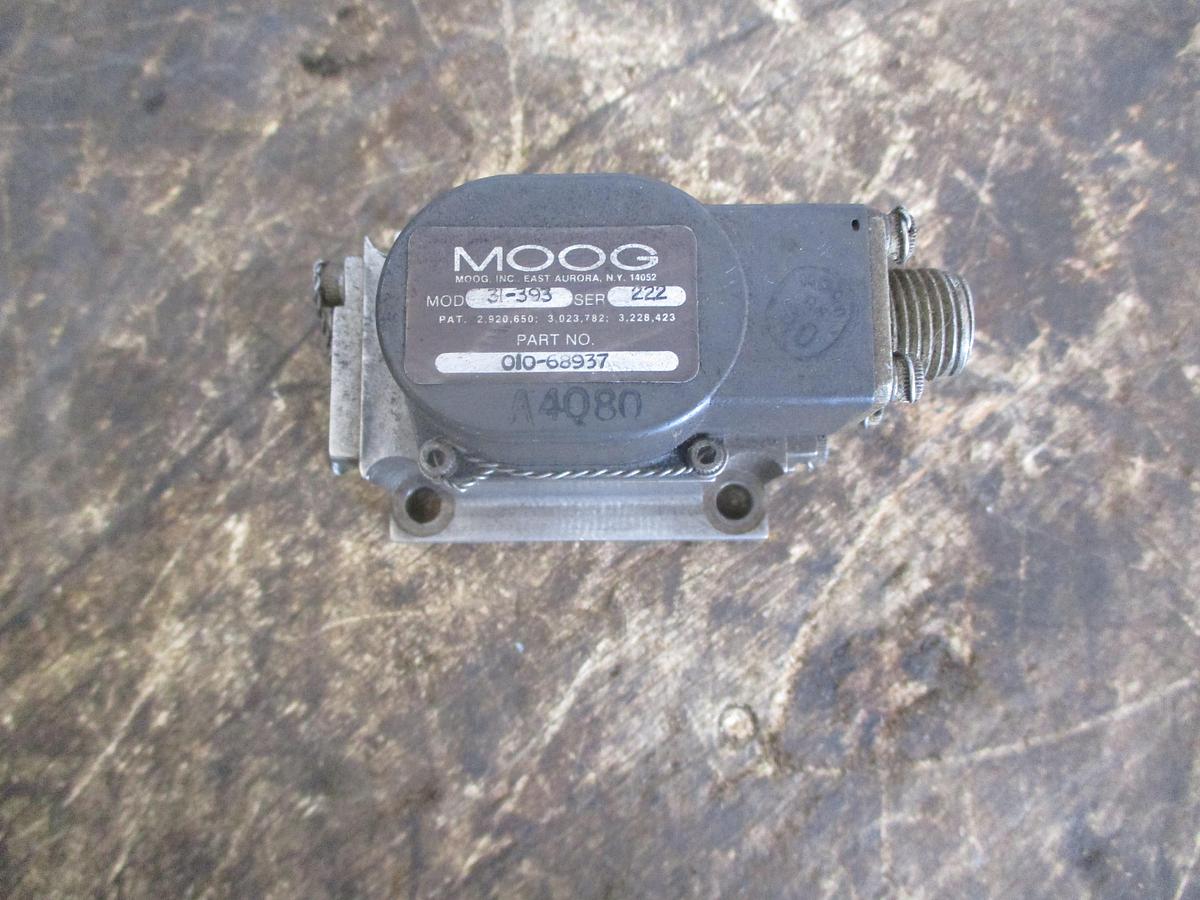 Used MOOG 31-393 HYDRAULIC VALVE