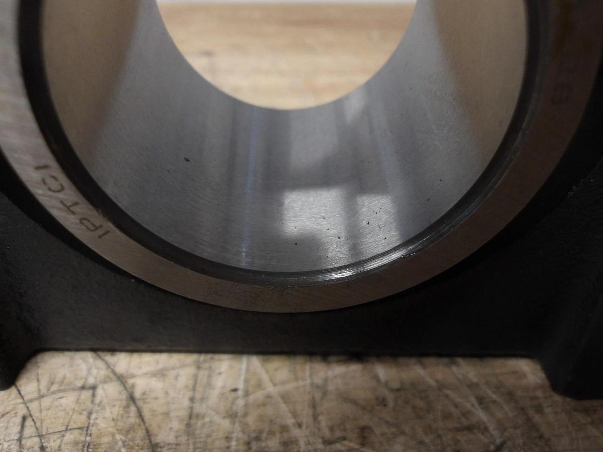 IPTCI UCP209-28 PILLOW BLOCK BEARING 1-3/4" BORE, #730153G NIB