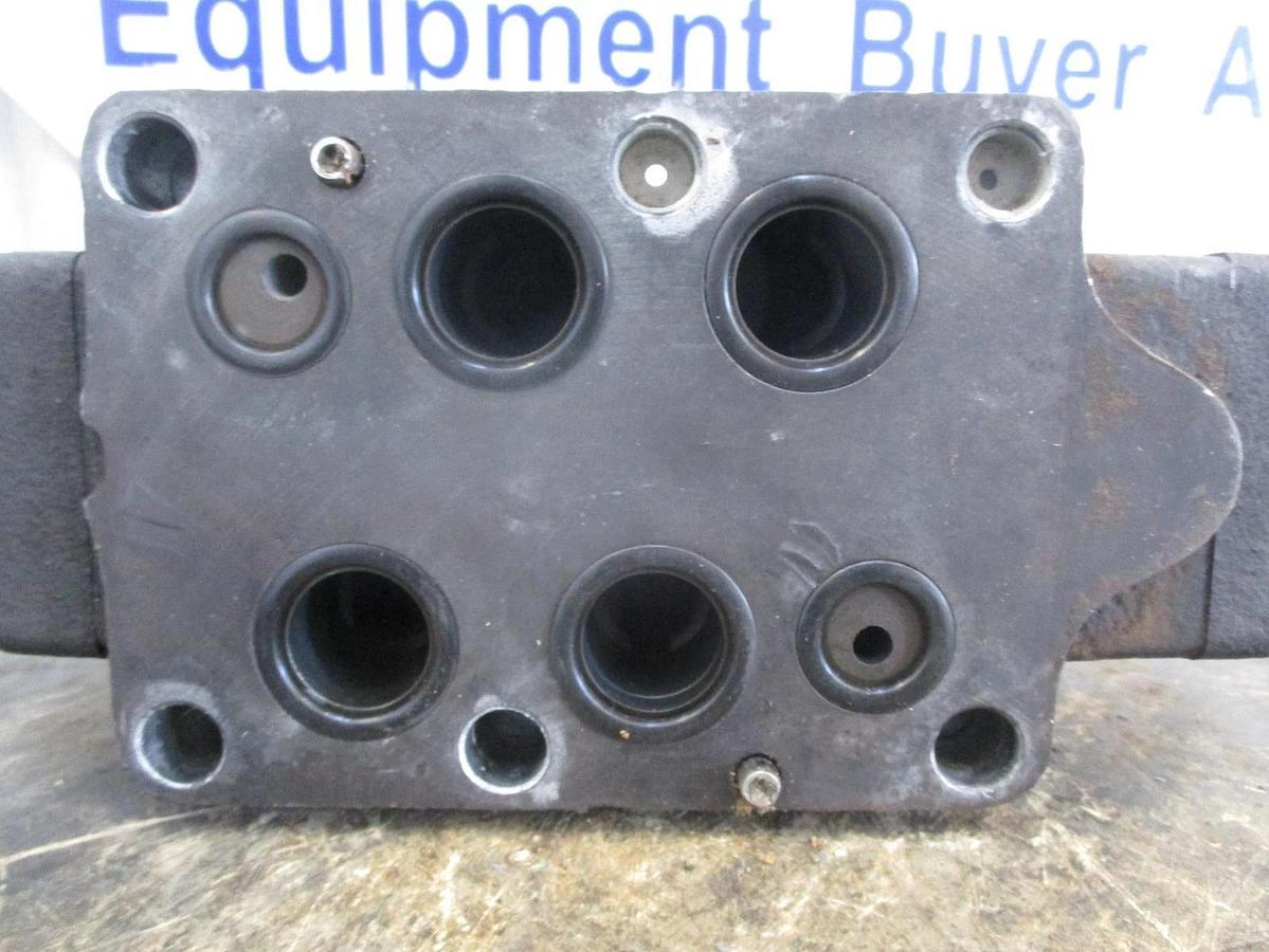 Used VICKERS DG5S-8-2C-T-M-FW DIRECTIONAL VALVE, #827225J USED