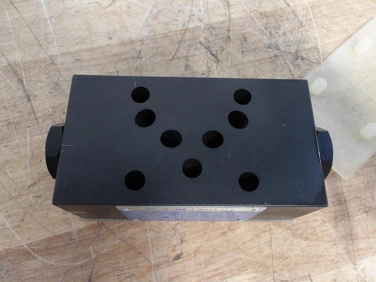 Used EATON VICKERS DCMPC-5-ABK-BAK-30 HYDRAULIC BLOCK, #62206G NEW