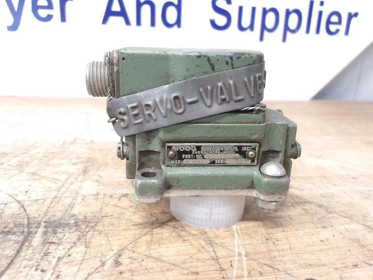 Used MOOG 010-28205/31-010A SERVO VALVE, #8261148G USED