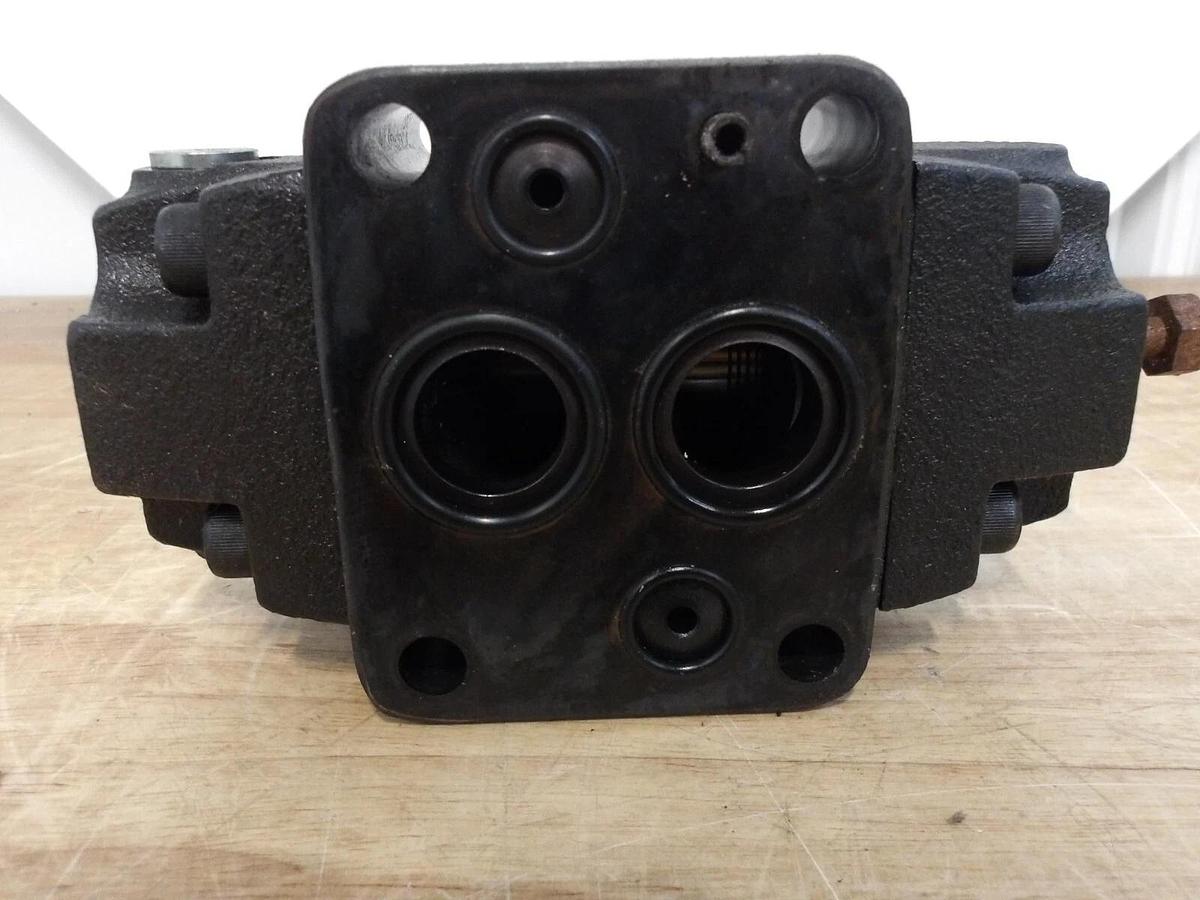Used VICKERS RCG 06 A3 30/881770 C13S HYDRAULIC PRESSURE VALVE, #33118G NEW
