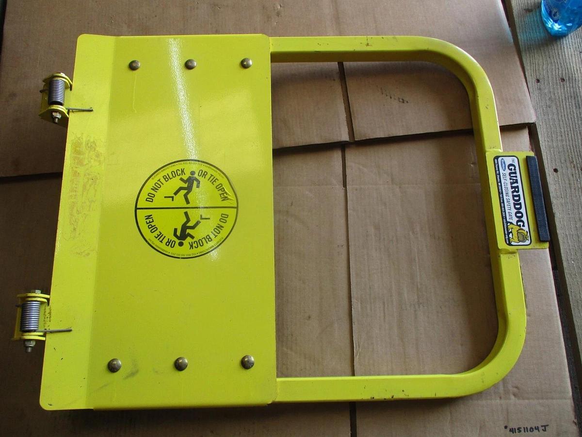 Used BLUE WATER 27" SELF-CLOSING SAFETY GATE / GUARDDOG, #426156J NEW