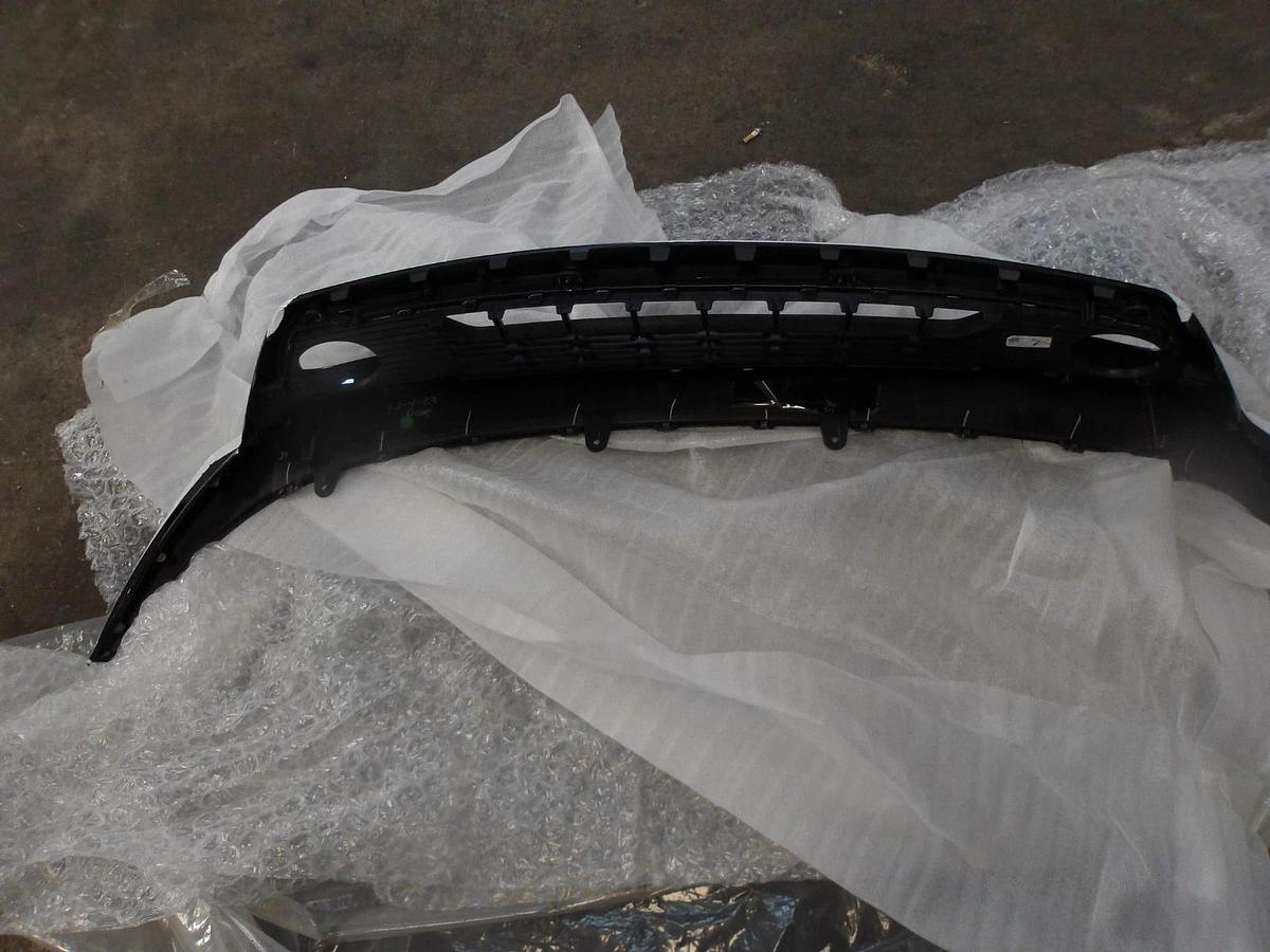 Used KIA 86530 M7020 GRILLE FRONT BUMPER COVER (BLACK), #926205G NEW (AS IS)