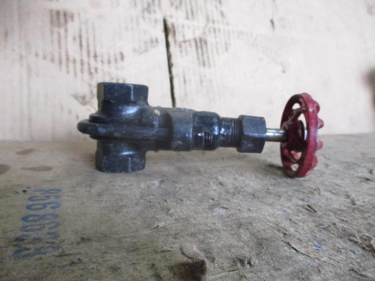 Used CRANE 1/2" U-BOLT BONNET IRON GATE VALVE (THREADED) #78215J NEW
