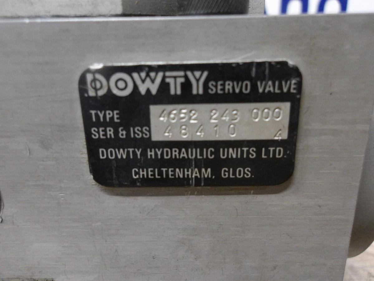 Used DOWTY 4652 243 000 SERVO VALVE, #8141026G REMANUFACTURED