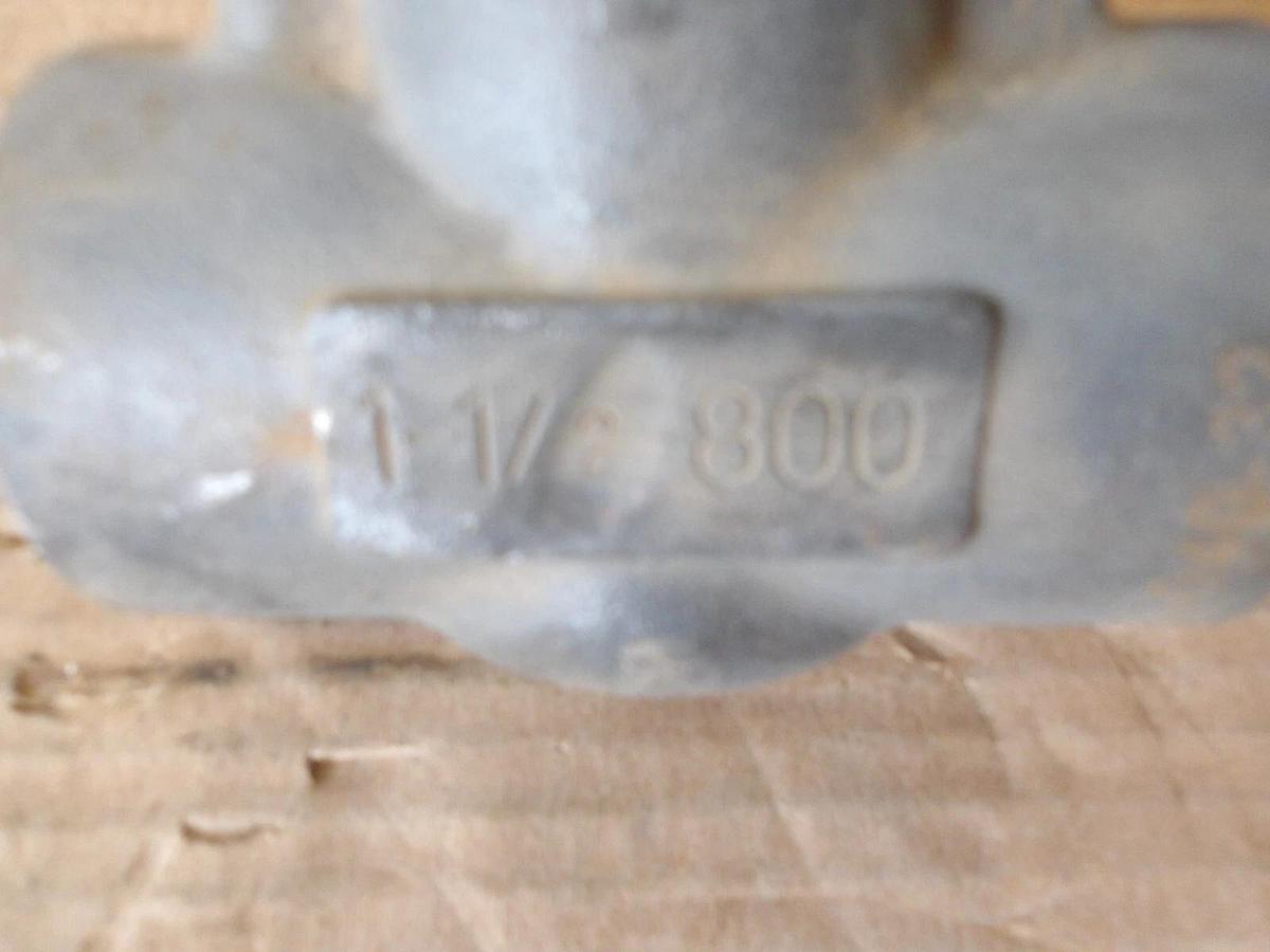 Used NEWAY 1-1/2" STEEL WCB GATE VALVE (THREADED) #722127G NEW