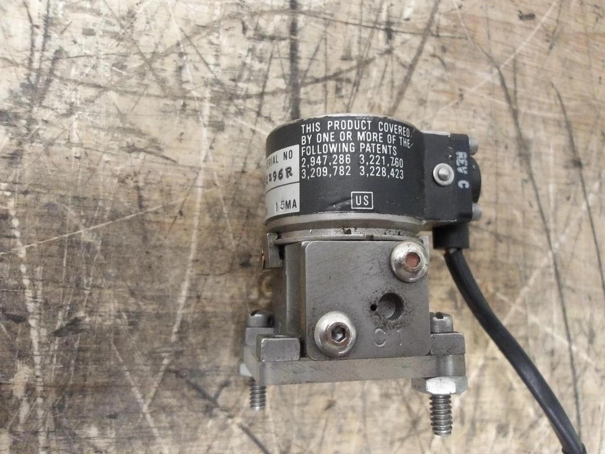 Used TEXTRON 22253962-002 SERVO VALVE, #8261112G USED