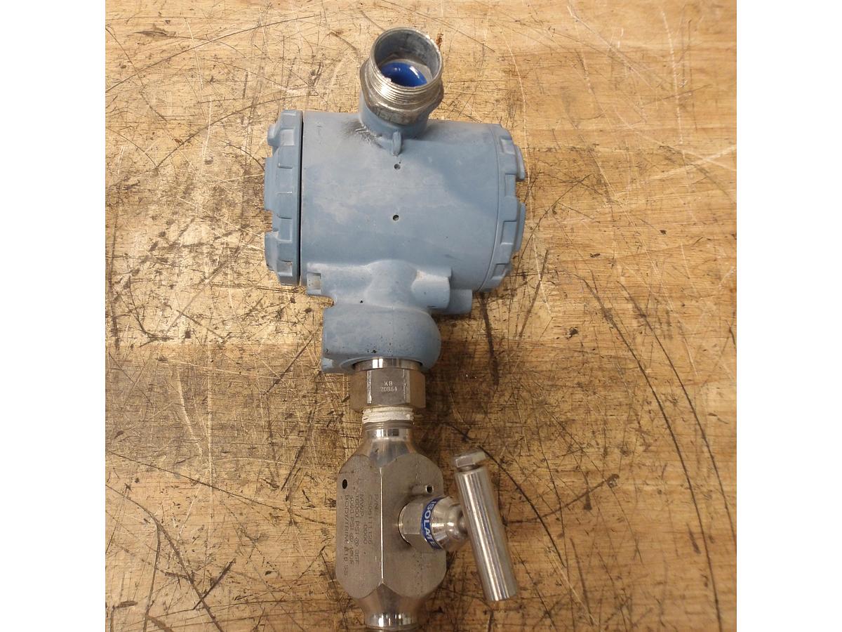 Used ROSEMOUNT 2088A1S22A1 PRESSURE TRANSMITTER