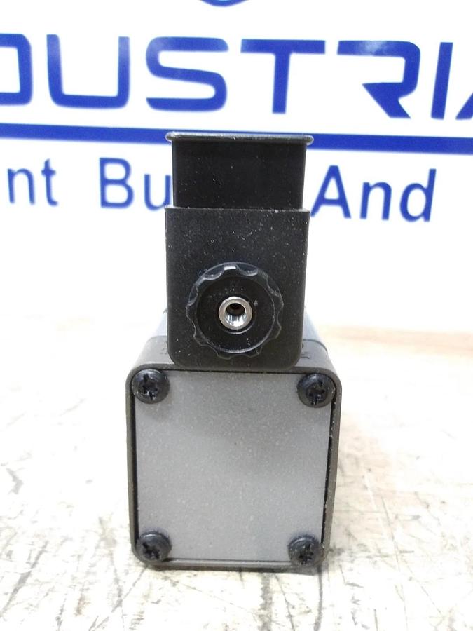 AVENTICS R432006124 PNEUMATIC DIRECTIONAL VALVE, #56921G NIB