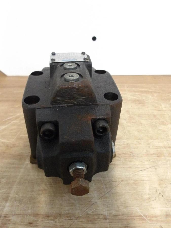 Used VICKERS RCG 06 A3 30 HYDRAULIC PRESSURE CONTROL VALVE, #33913G NEW