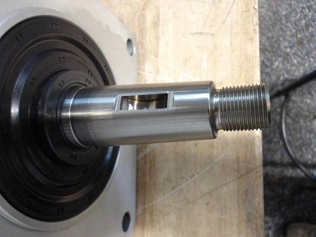 Used FANUC A06B-0166-B675 S016 AC SERVO MOTOR, 2000 RPM, #5271114G NEW
