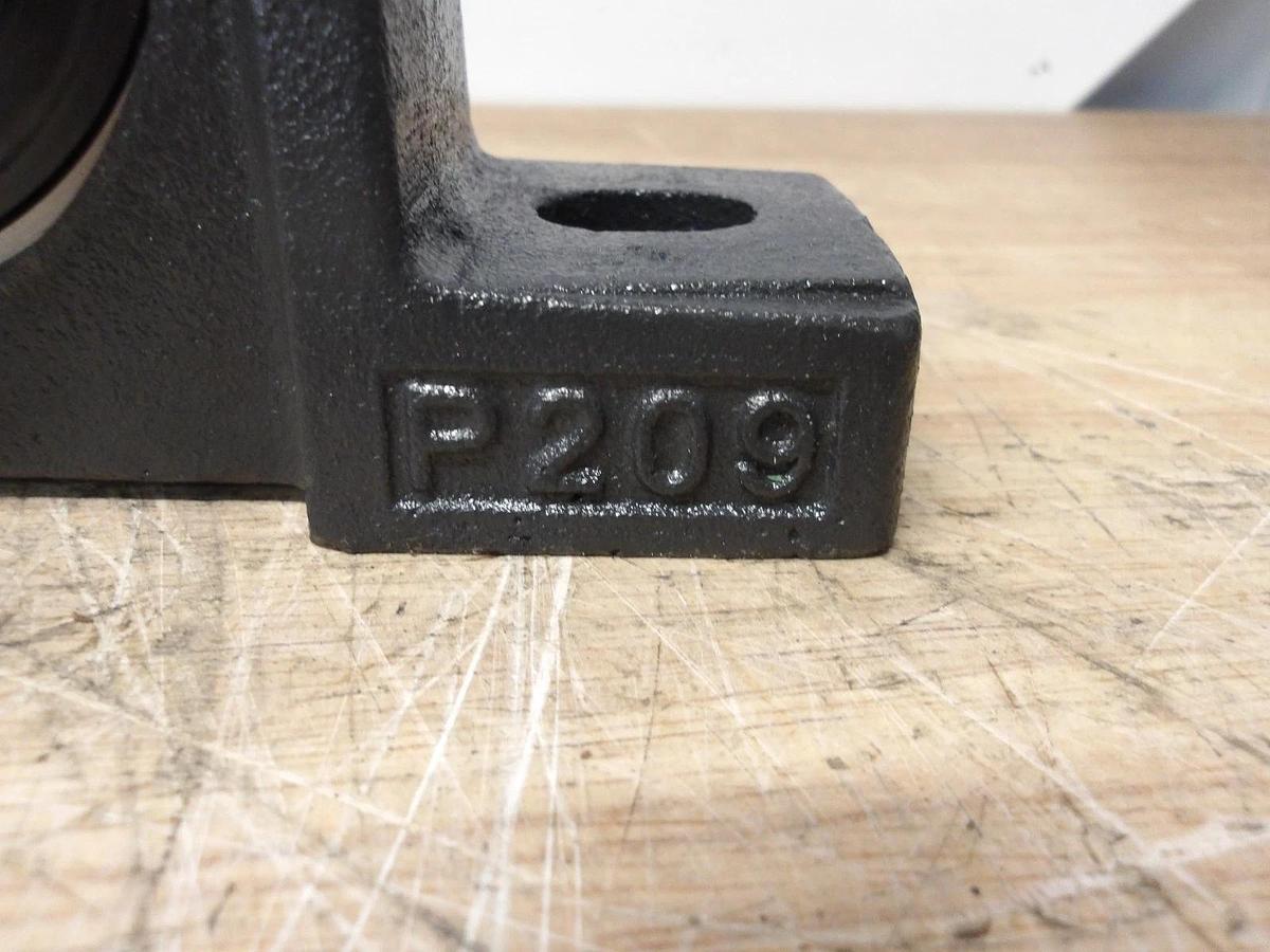 IPTCI UCP209-28 PILLOW BLOCK BEARING 1-3/4" BORE, #730153G NIB