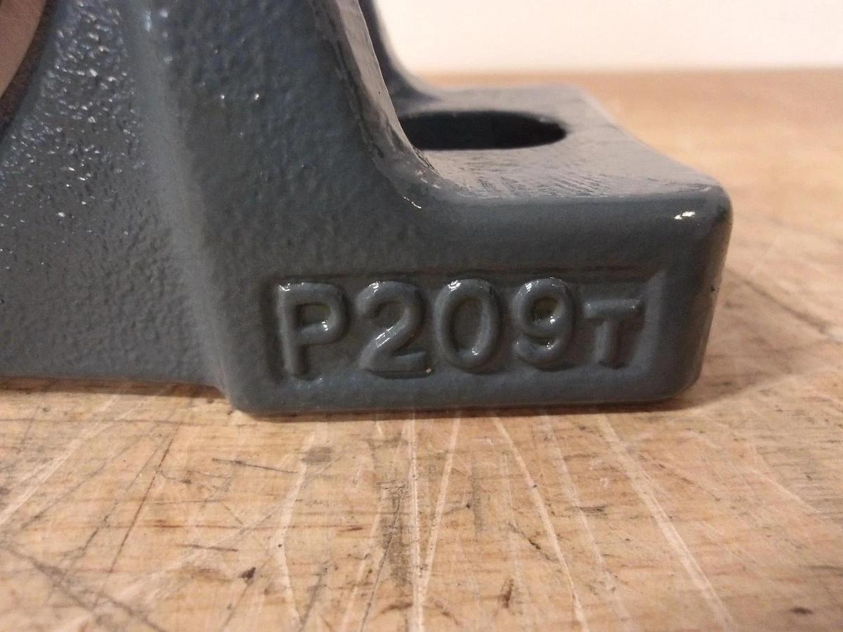 AMI UCP209-28 PILLOW BLOCK BEARING 1-3/4" BORE, #728113G NIB
