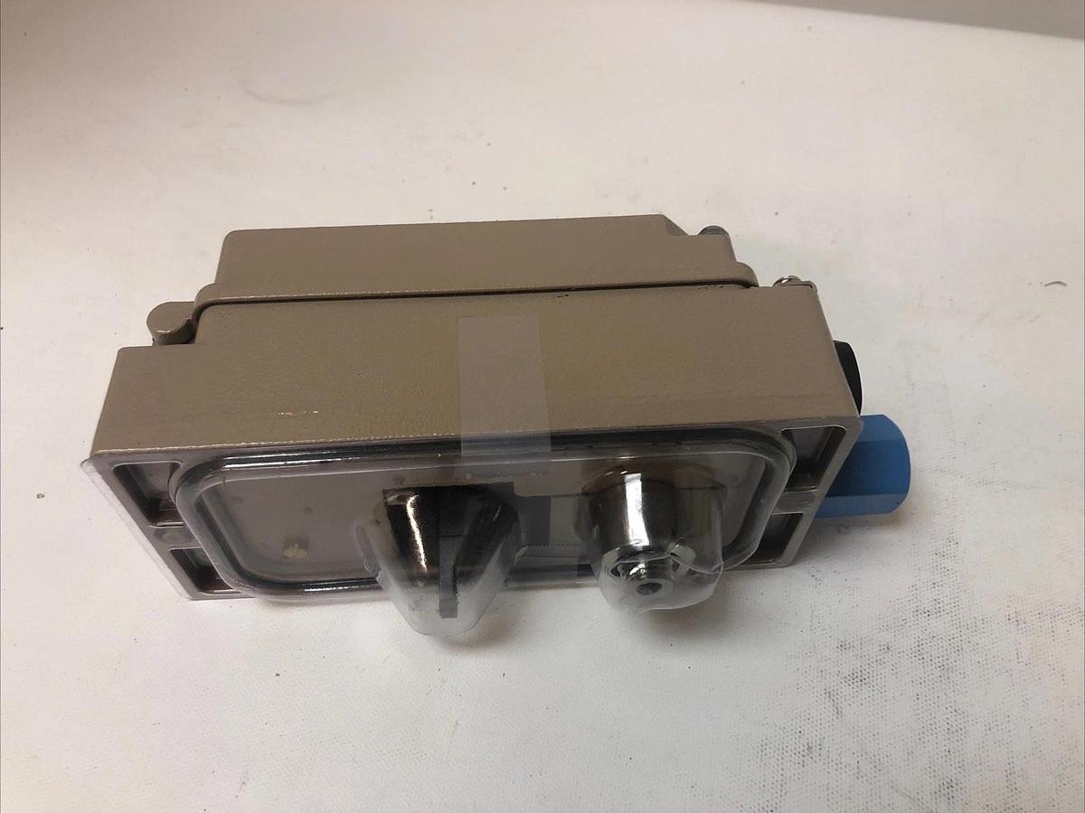 1 New No Box SAMSON 3767 Single-Acting Valve Positioner, 90Psi, 28V Max