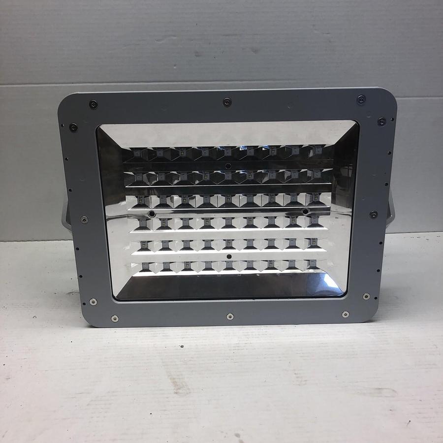 EATON FMV5LCY/UNV1 76 CHAMP 45W-100/277VAC-LED HAZARDOUS AREA FLOODLIGHT No Box