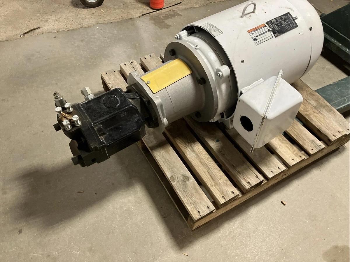Used A10VSO100 DRG/31R PKC62N00 PISTON PUMP W/ Lincoln 3 Phase SF4B40TC61Y Motor *