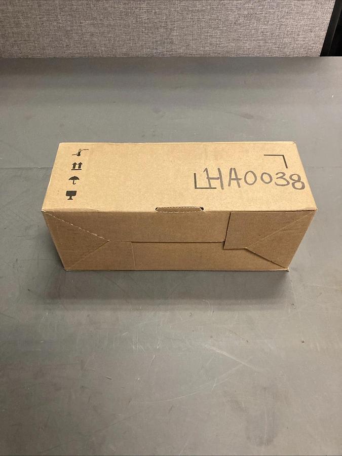 NEW In Box BECKHOFF AM8121-1F20-0000 Compact Low-Voltage Brushless Servo Motor