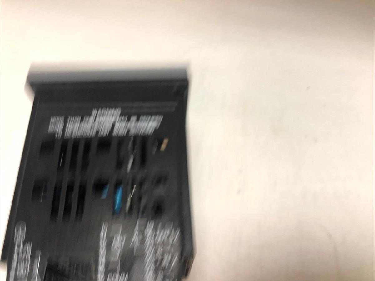 1 New No Box Honeywell DC3200-CB-000R-160-00000-E0-0, 90-250Vac, 50/60 Hz