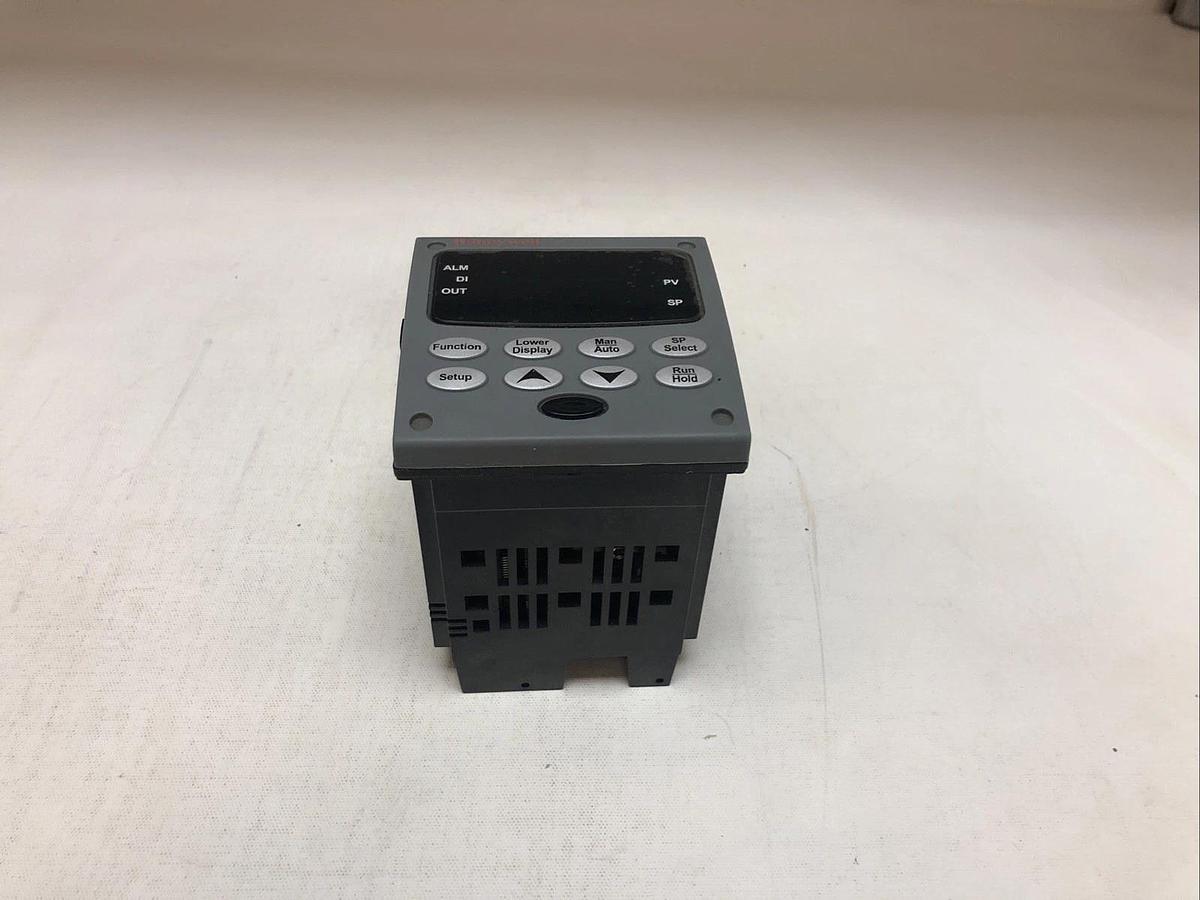 1 New No Box Honeywell DC3200-CB-000R-160-00000-E0-0, 90-250Vac, 50/60 Hz
