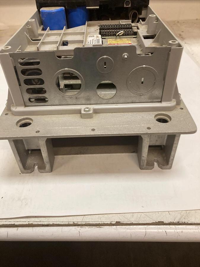 Used ALLEN-BRADLEY 20AD052A3AYNAEC0 PowerFlex 70 AC Drive CONDITION UNKNOWN *-