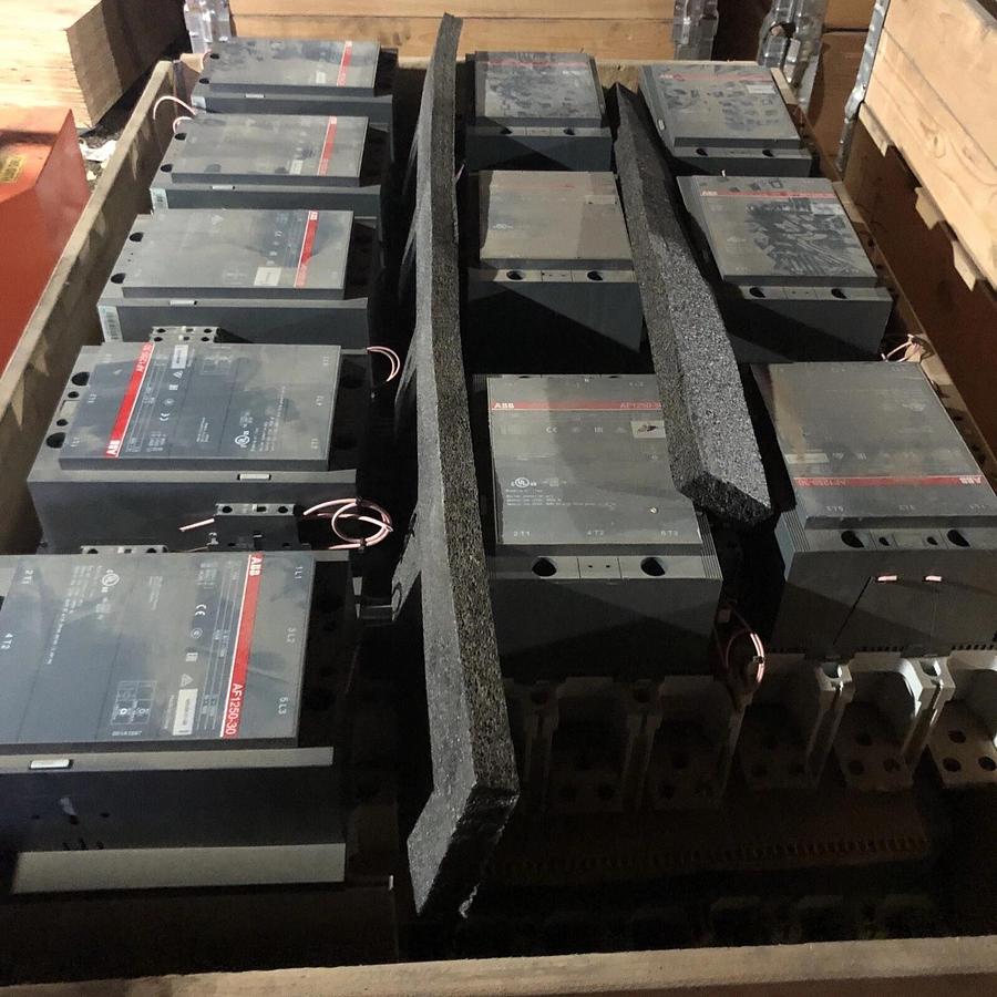 Used ABB AF1250-30 CONTACTOR 1260A 100V W/ (1) CAL18-11 AUXILIARY CONTACTS *