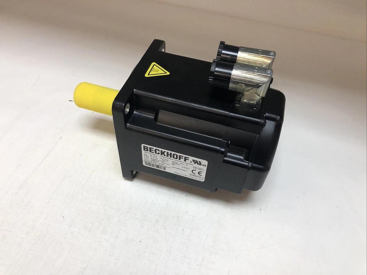 1 New No Box Beckhoff Servomotor AM3062-0K20-0000, 400VAC, 2.97kW, nn 3500 1/min