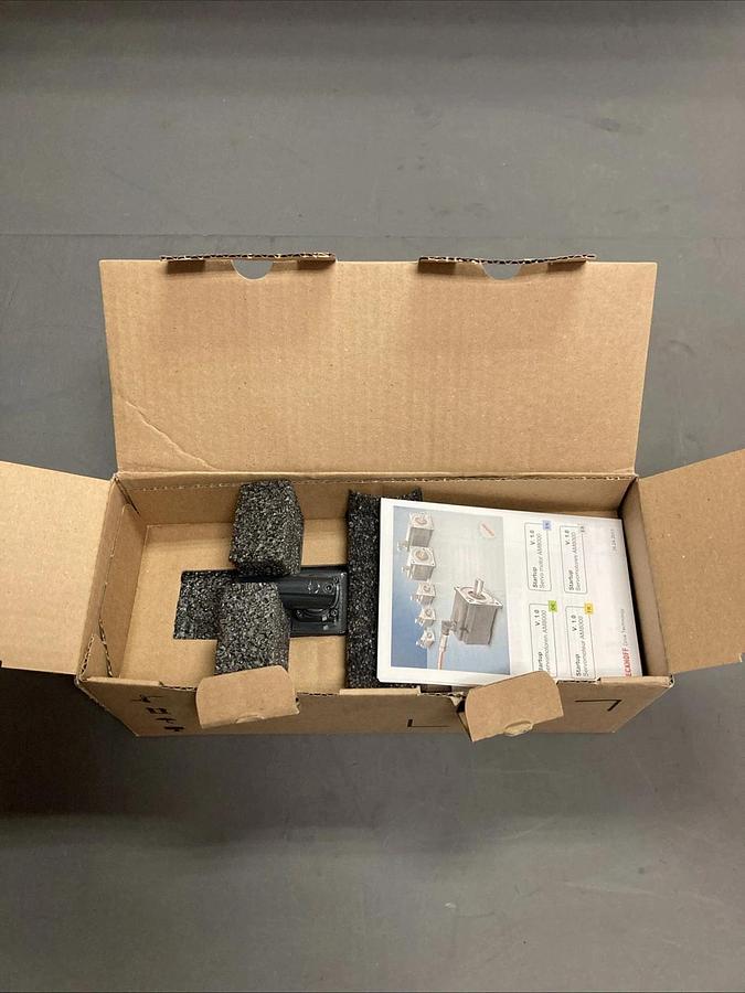 NEW In Box BECKHOFF AM8121-1F20-0000 Compact Low-Voltage Brushless Servo Motor
