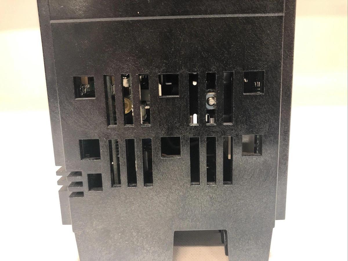 1 New No Box Honeywell DC3200-CB-000R-160-00000-E0-0, 90-250Vac, 50/60 Hz
